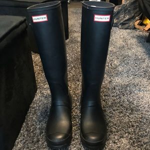 Black hunter boots
